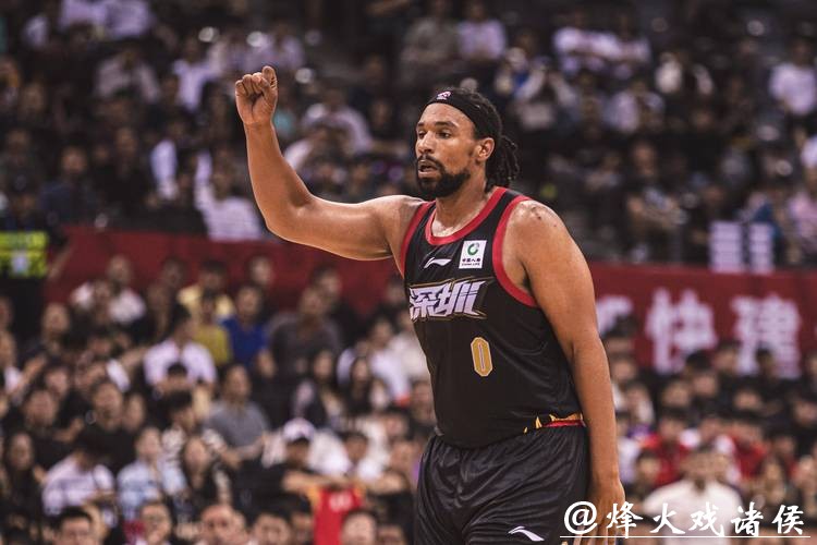 萨林杰末节抛投点燃主场,广东如何用这套新“皮带”将广州防线彻底拉开? 萨林杰末节抛投点燃主场,广东如何用这套新“皮带”将广州防线彻底拉开?