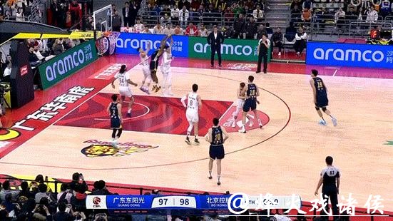 萨林杰末节抛投点燃主场,广东如何用这套新“皮带”将广州防线彻底拉开? 萨林杰末节抛投点燃主场,广东如何用这套新“皮带”将广州防线彻底拉开?